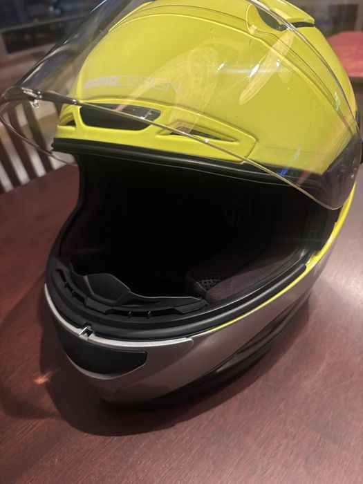 Capacete Momo design