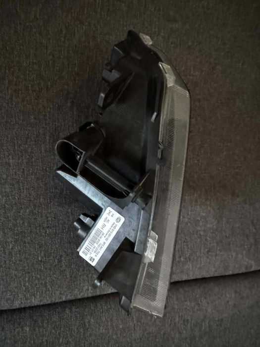 reflektor przedni prawy halogen seat ibiza V   6F0.941.702.A