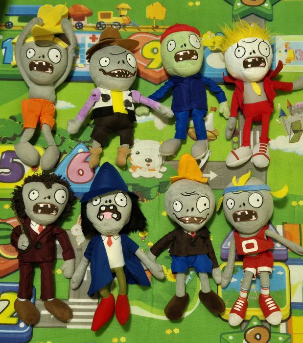 Колекція м'яких іграшок зомбі з гри Plants vs Zombies