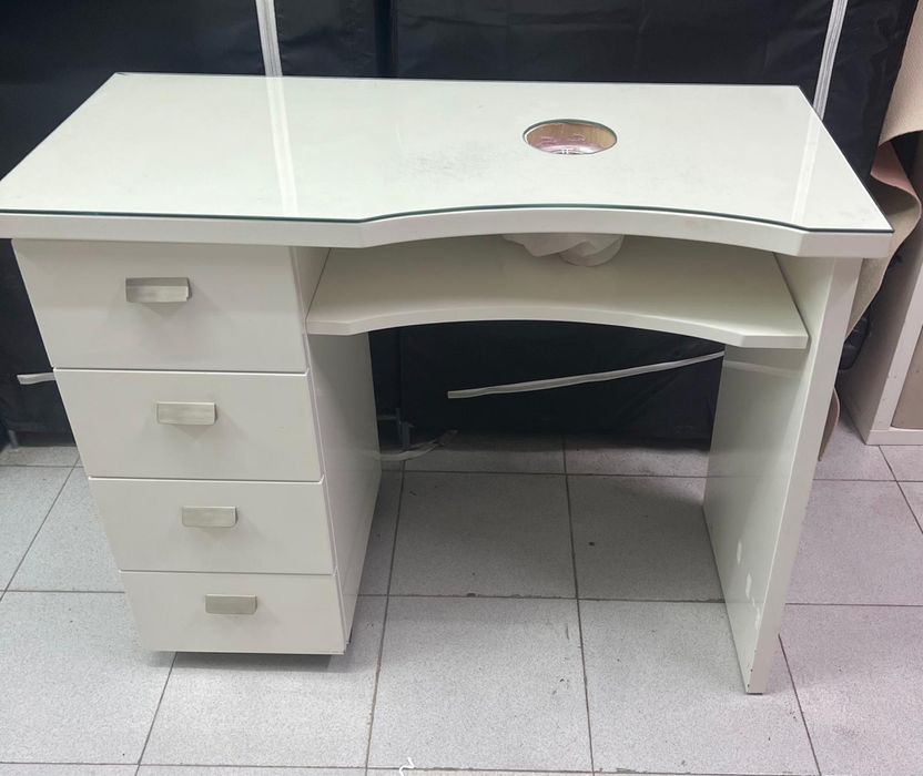 Mesa de manicure madeira maciça com aspiraçao e gavetas