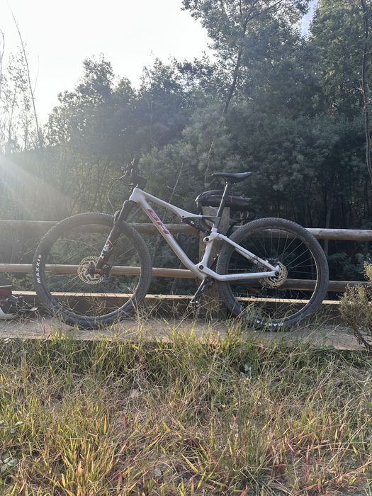 Bicicleta suspensão total