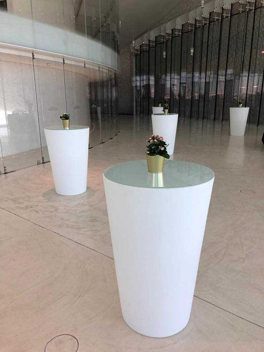 Mobiliario led bares e mesas com iluminação