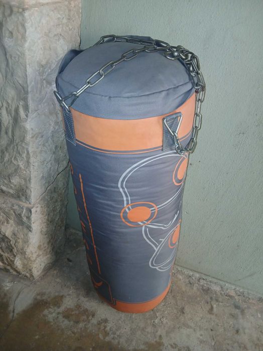 Saco de boxe com corrente