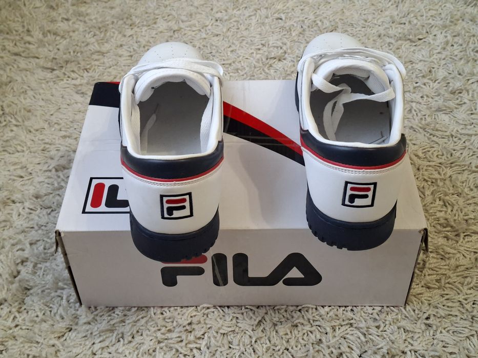 Продам красовки FILS