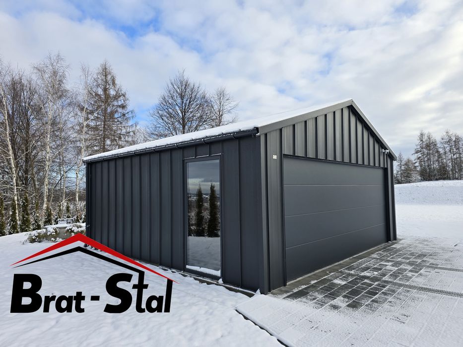 Garaż na rąbek. Garaż drewnopodobny. Garaz z bramą segmentową.