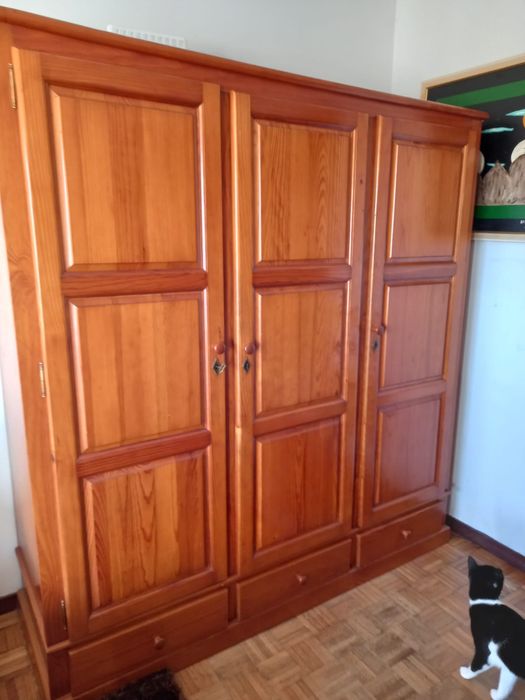 Armário em madeira
