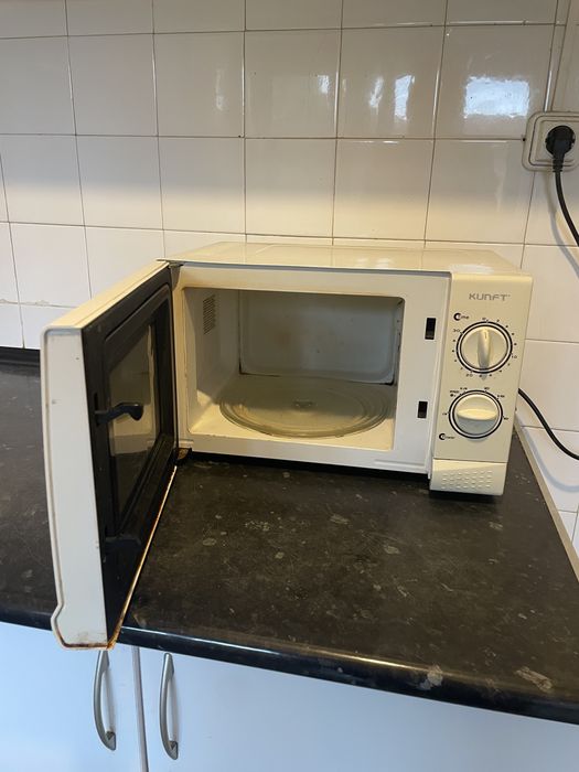 Microondas usado a funcionar