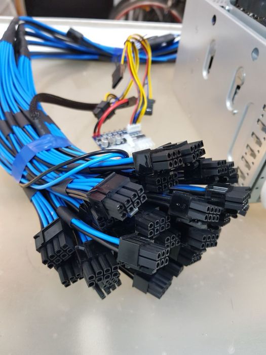 Блок живлення для манінгу