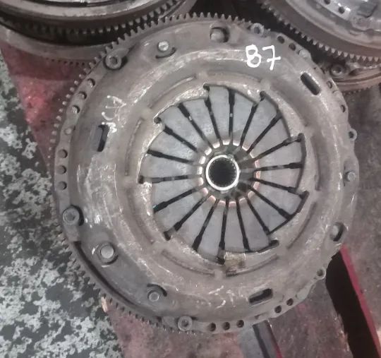 Embraiagem Bimassa VW/Audi/Seat Ref: AJM/CAY/CXX/DCY/CBA/CFF/BLS