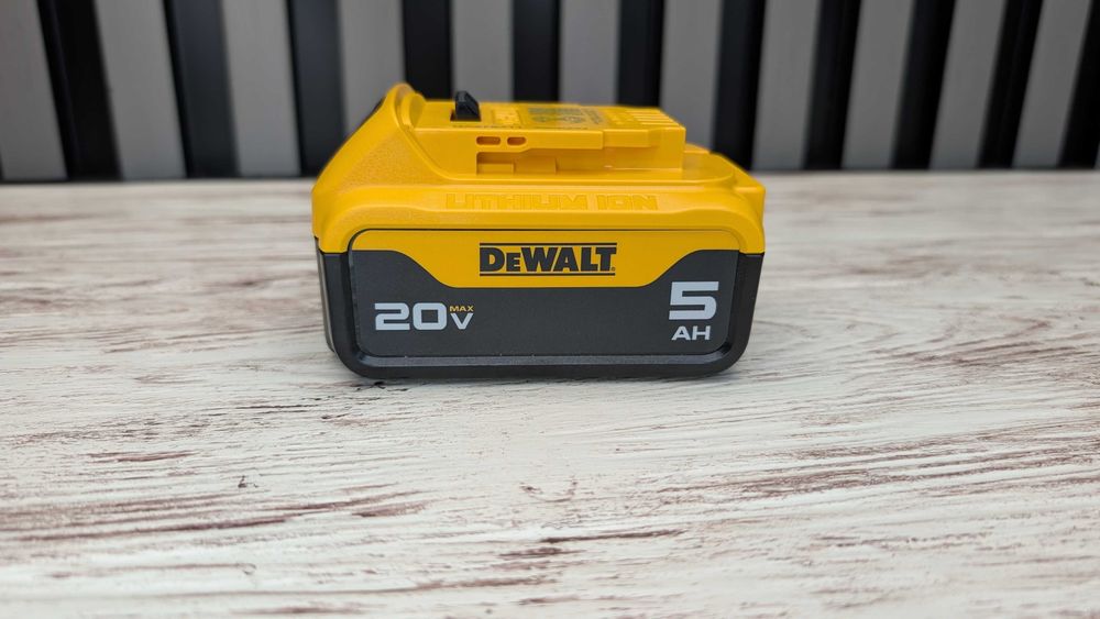 Акумулятор батарея DeWALT DCB205 5Ah