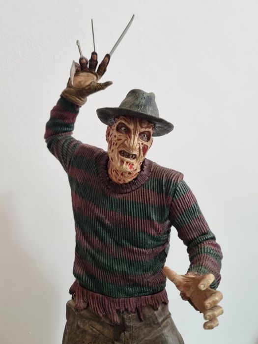 NECA Freddy Krueger com sons - 50cm