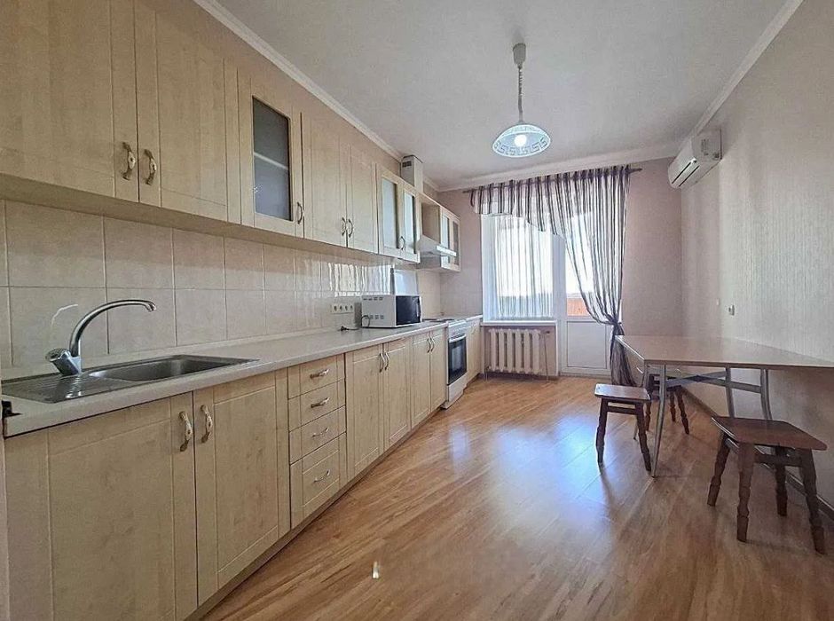 Оренда.3-х кімнатна квартира 15000 метро Позняки вул.Ани Ахматової.31