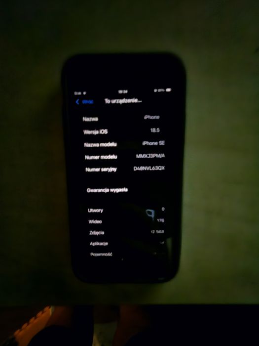 iPhone SE 3 128GB Midnight, seria 3, 2022 bardzo dobry stan