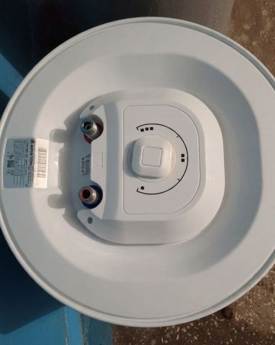 Бойлер Ariston Lydos R 50 V на запчасти / потек бак