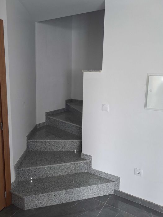Arrendo apartamento a 5 minutos do IPB Novo a Estrear  T 3 com garagem.