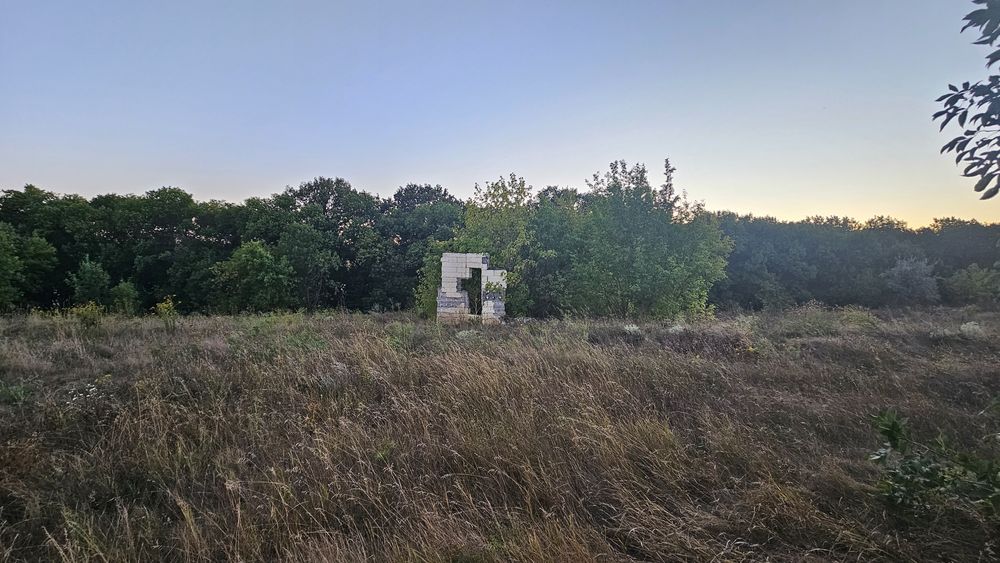 Продам земельну ділянку з фундаментом Черняхівка