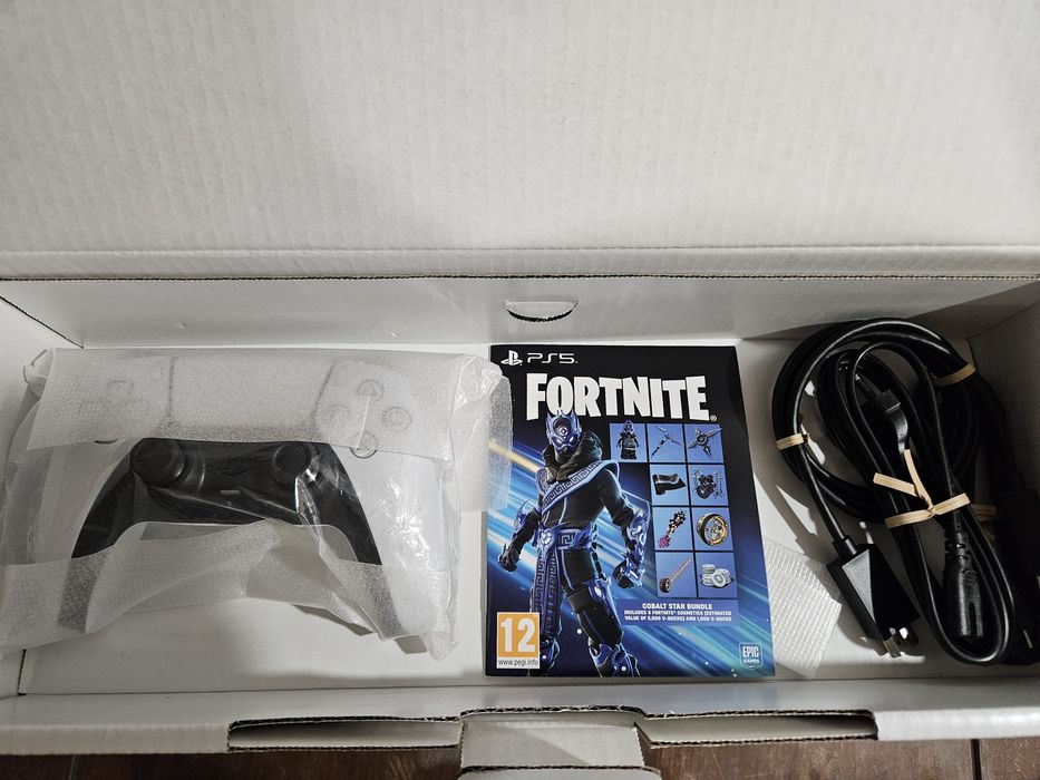 Playstation 5 Slim Fortnite - 2 comandos - Nova c/garantia