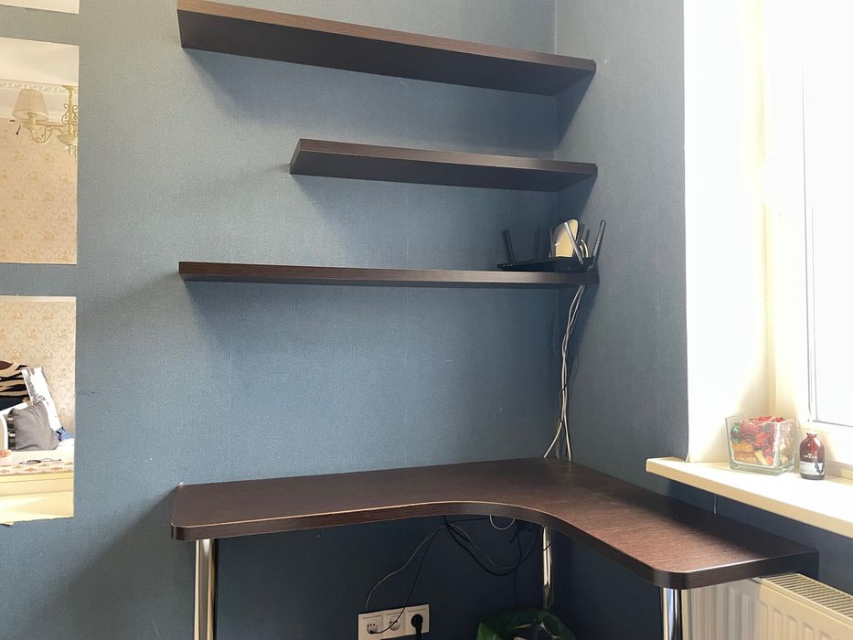 Стіл письмовий кутовий з полицями