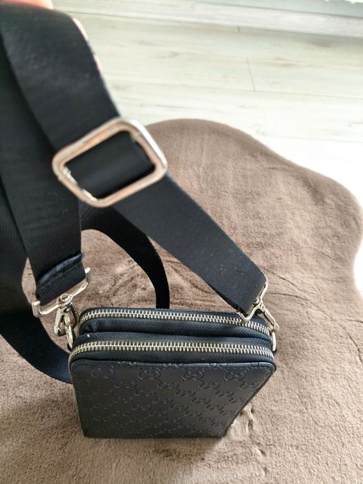 Сумка Gucci чорна, компактна, майже нова, через плече