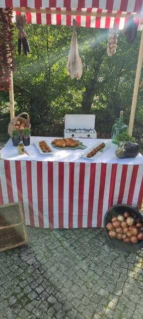 Aluguer de bancadas em madeira