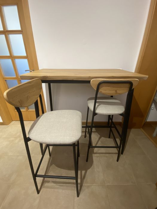 Conjunto mesa bar + 2 cadeiras altas