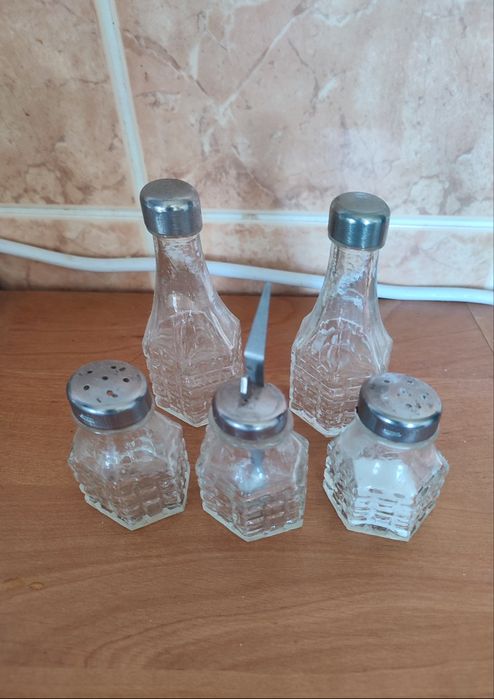 Чашки с блюдцами,сервиз кофейный,соусницы