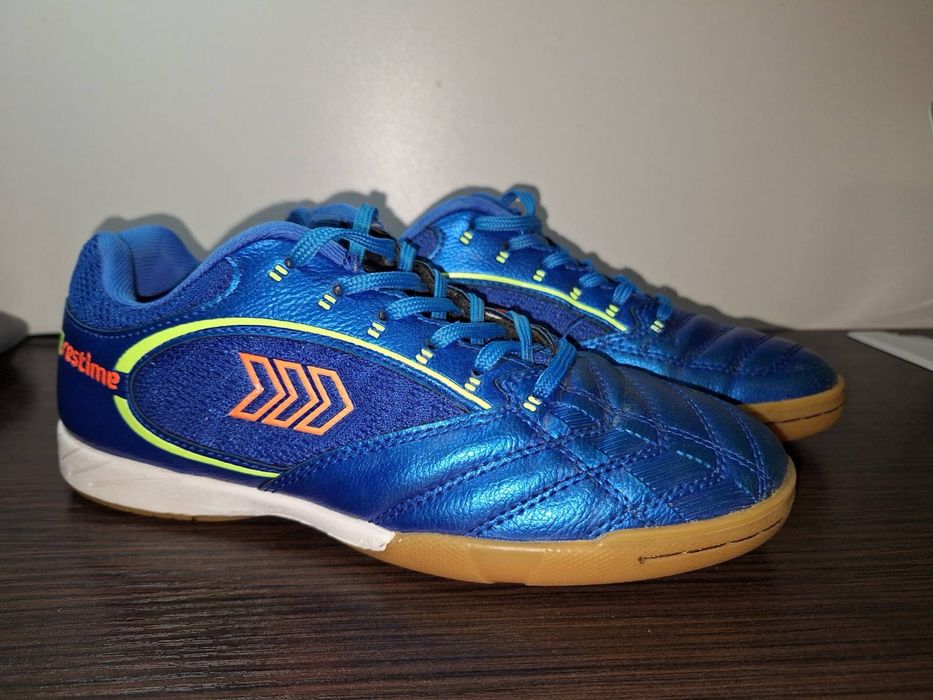Взуття для футзалу Restime