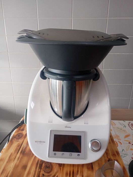 Vende-se Bimby TM5, em perfeitas condições, com todos os acessórios.