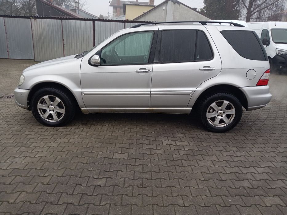 Samochód Mercedes ML 163