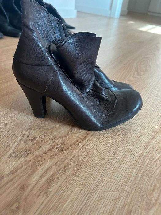 Varios pares de botas de pele - Bom estado