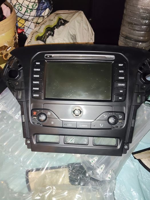 Auto-rádio Ford Mondeo 
Rádio / GPS / CD / DVD