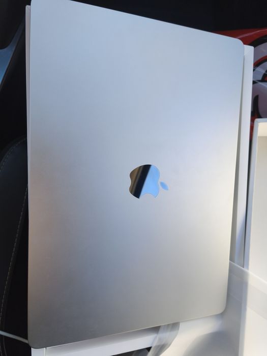 MacBook Air 15" M4 (16GB RAM / 256GB SSD) – Como Novo / Fatura de Abril