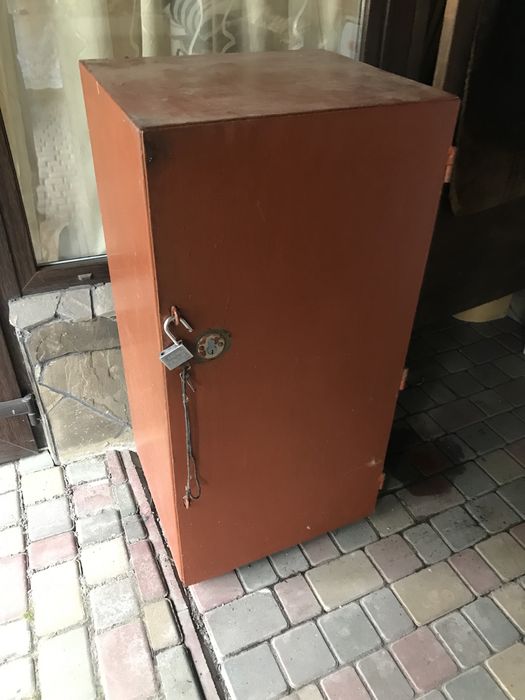 Продам сейф для рушниць,документів.
