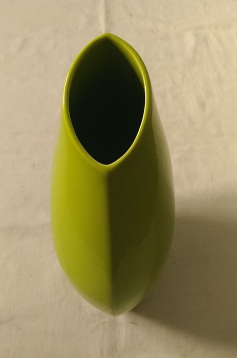 Porcelain Jar424544393181286402