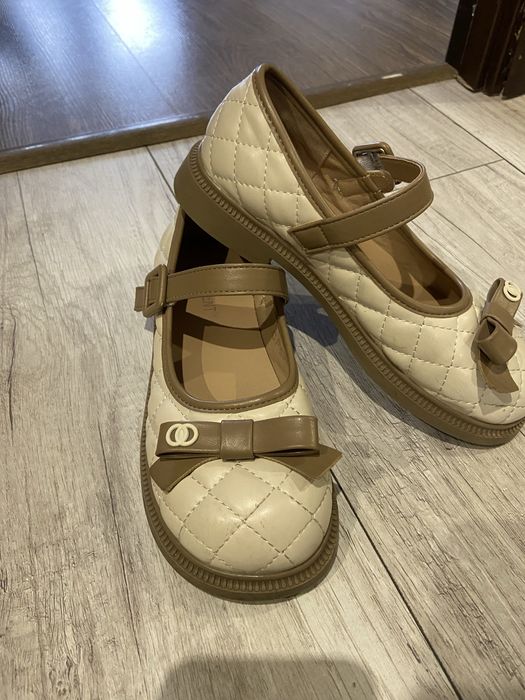 Мешти туфлі дитячі.            .