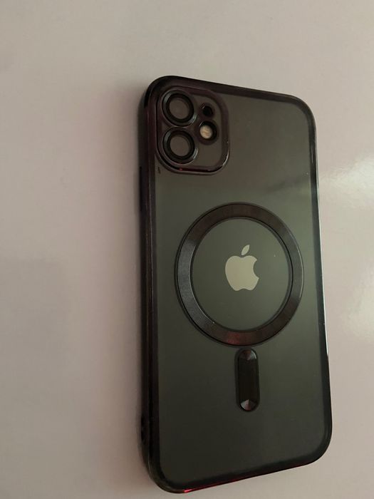 Vendo Iphone 11 com capas e películas em muito bom estado