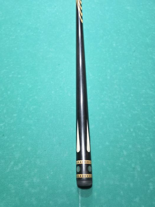 Кий більярдний (піраміда) розбірний. Ебен, б/в, в дуже гарному стані.