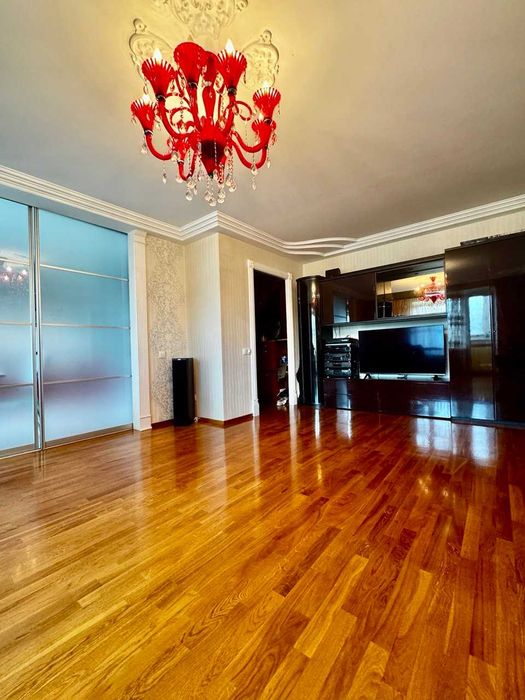 3-кімнатна квартира з ВЕЛИКОЮ кухнею! ! Класна локація! A11