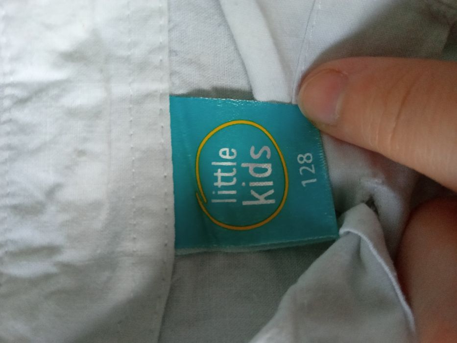 Sweter z kołnierzykiem, r. 128.