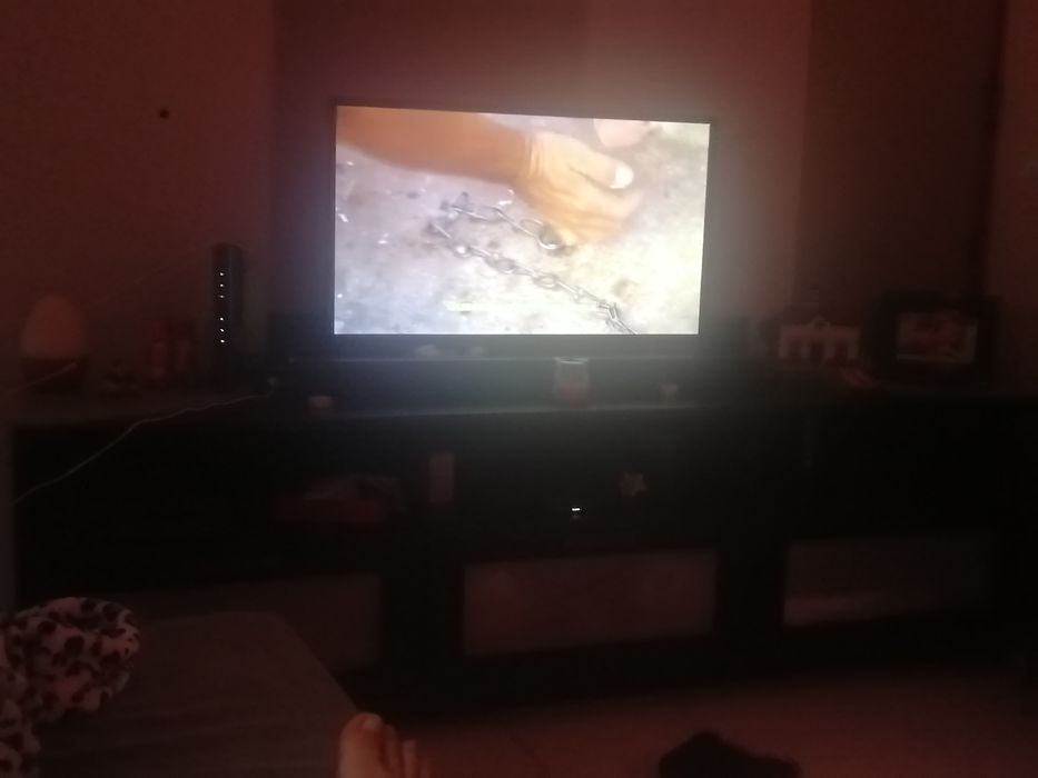 Sofá e móvel de TV tudo em bom estado