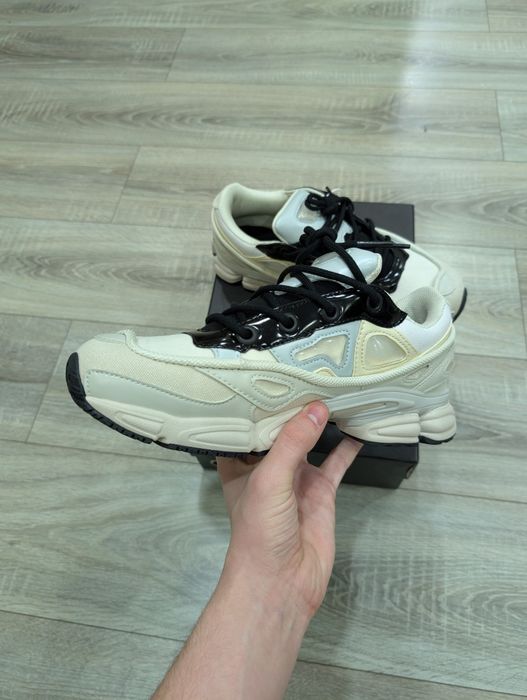 Кросівки білі Adidas Raf Simons Ozweego 3  43