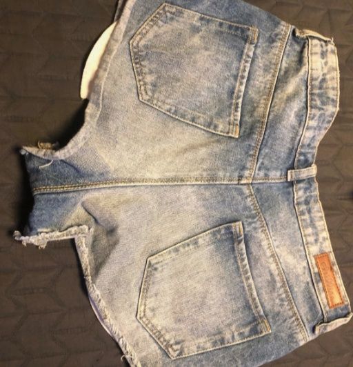 Mocno wycięte szorty