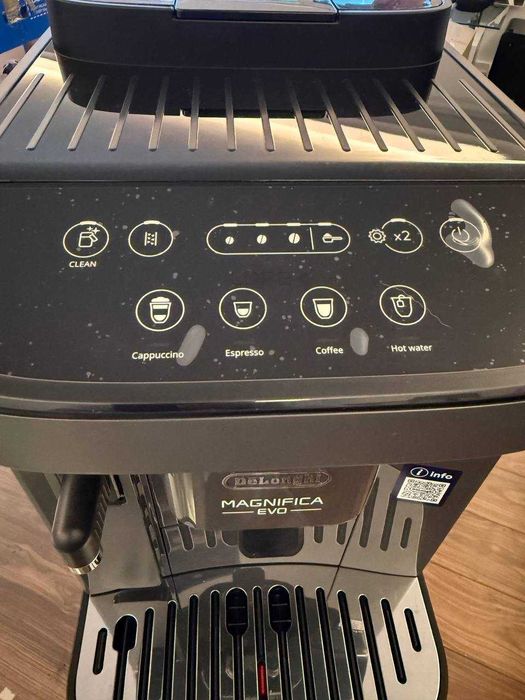Máquina de Café De'Longhi Magnifica Evo ECAM292.81.B – Como nova!