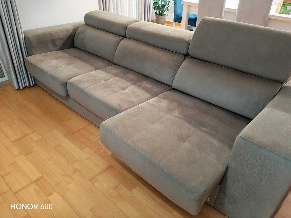 Sofa de Sala 3 Lugares c/ assentos extensiveis e encosto de cabeça ajustável