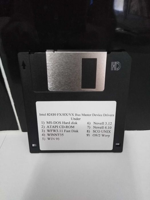 Disquete Intel 82430 FX HX VX Bus Master Device Drivers para coleccionador.