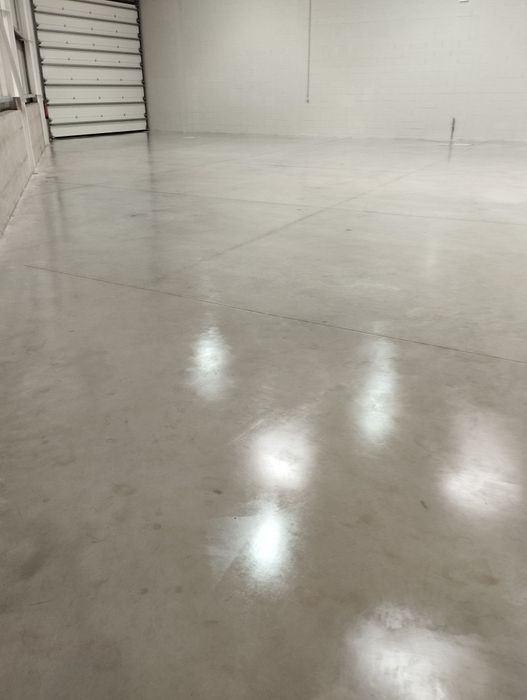 Limpeza  e tratamento de paredes e pavimentos.