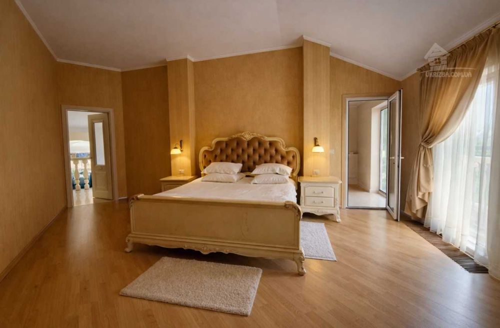 Дом 800 кв. VIP-уровня.Бассейн с подогревом, сауна, бильярд,генератор.