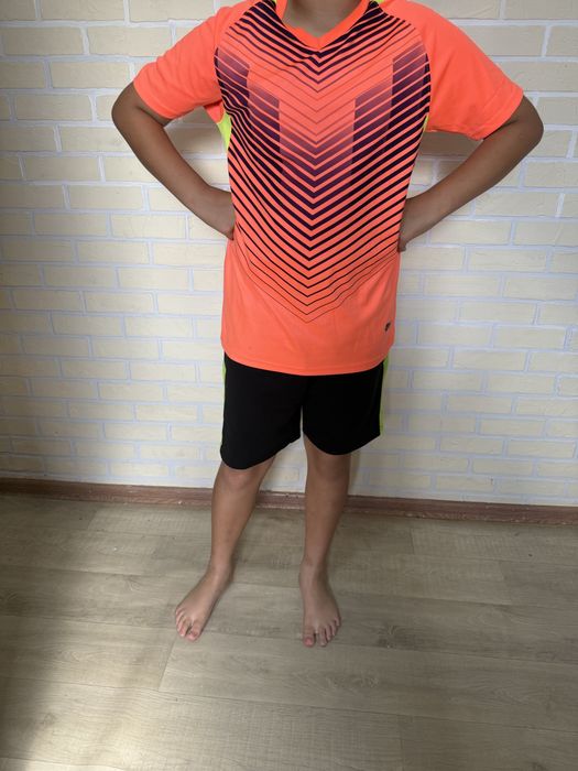 Продам форму для футбола новая