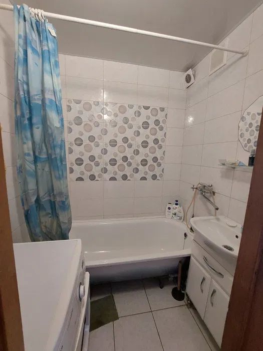 Продам великогабаритну 4-и кімнатну квартиру по вулиці Державності.