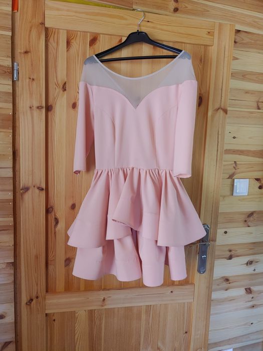 Nowa Sukienka wieczorowa rozm. 38 pudrowy róż z siatką, falbany, rozkl